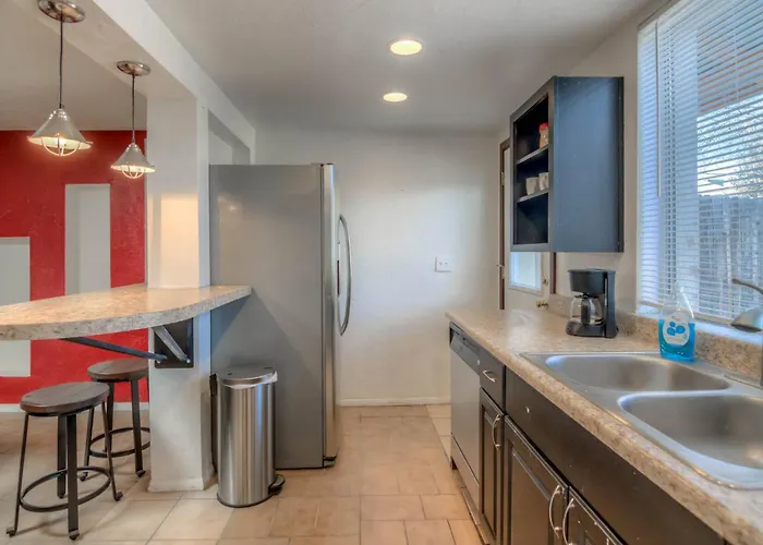 Fantastic 4 Bedroom In A Great Area Tucson