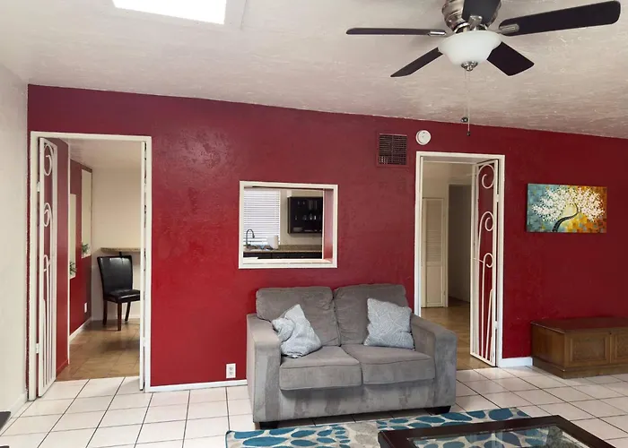 Fantastic 4 Bedroom In A Great Area Holiday home *