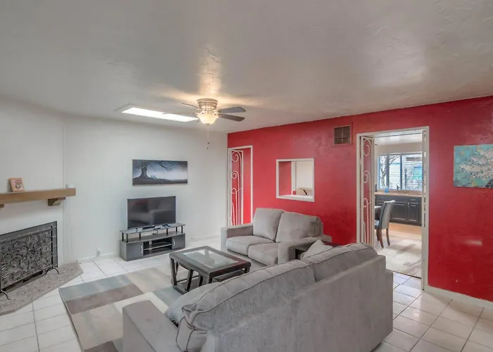 Fantastic 4 Bedroom In A Great Area Holiday home Tucson