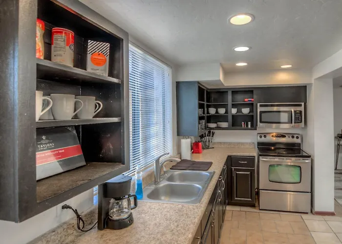 Fantastic 4 Bedroom In A Great Area Tucson