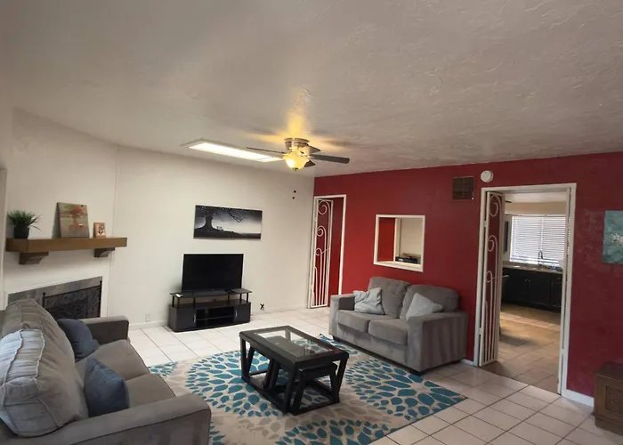 Fantastic 4 Bedroom In A Great Area Holiday home *