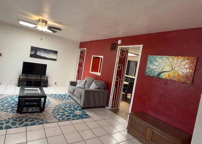 Fantastic 4 Bedroom In A Great Area Holiday home Tucson